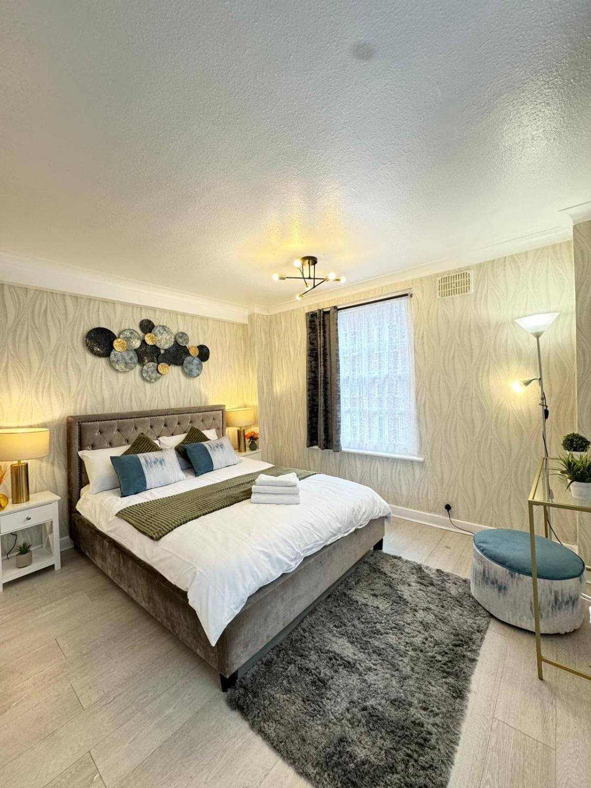 Edgware Road Beautiful Family London