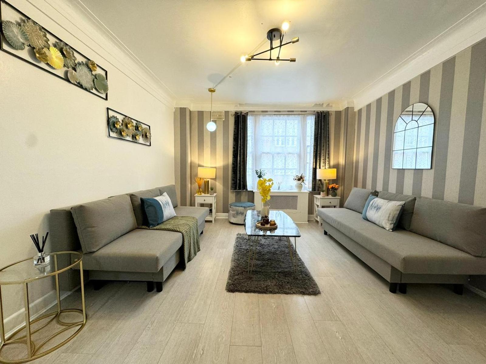 Edgware Road Beautiful Family * London